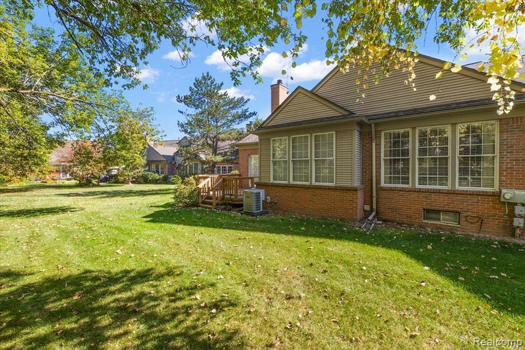 833 GARNET Court, Rochester, MI 48306 — Photo 9