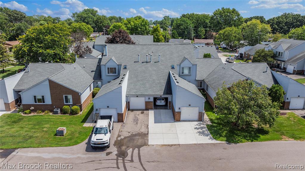 718 Claire Pointe Drive, 17, Saint Clair Shores, MI 48081 — front exterior