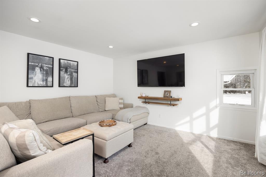 4852 MEADOWBROOK Lane, Lake Orion, MI — Photo 12