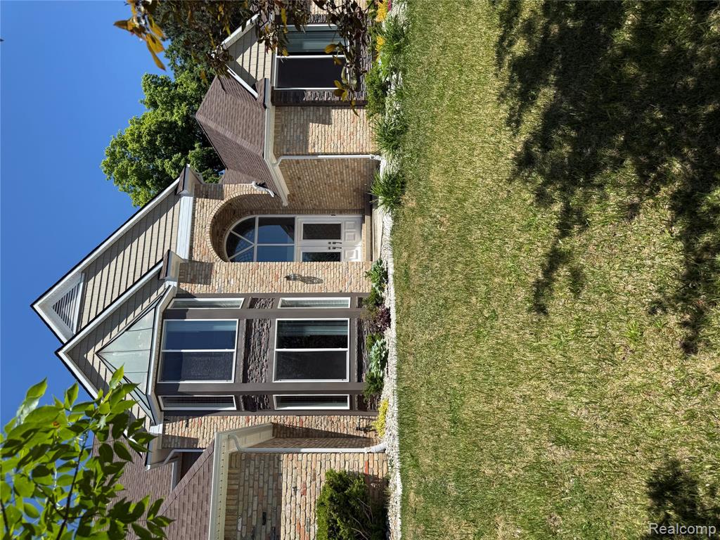 1217 Kings Carriage Road, Grand Blanc, MI 48439 — Photo 2