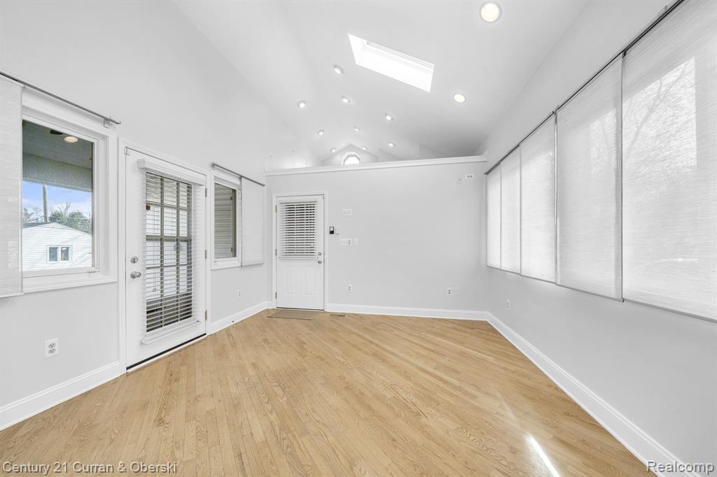 430 S WILLIAMSBURY Road, Bloomfield Hills, MI 48301 — Photo 10