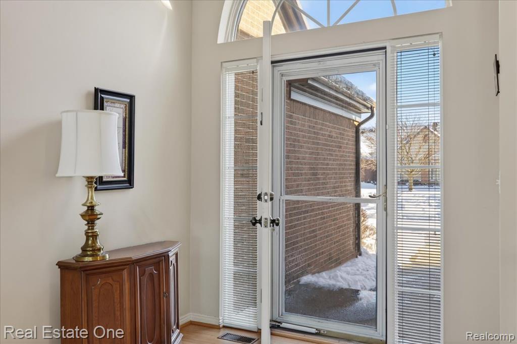 460 Golf Villa Drive, 9, Oxford, MI 48371 — Photo 8