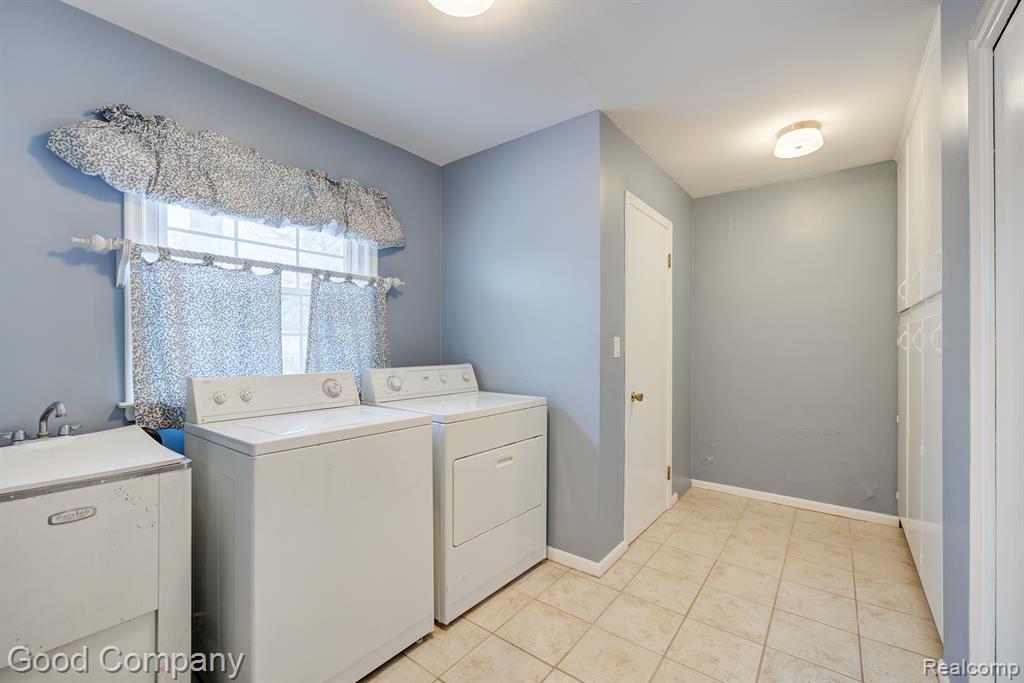 702 PARKMAN Drive, Bloomfield Hills, MI 48304 — Photo 24