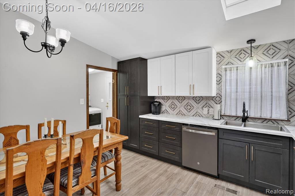 11542 Clearwater Dr, Fenton, MI 48430 — Photo 13