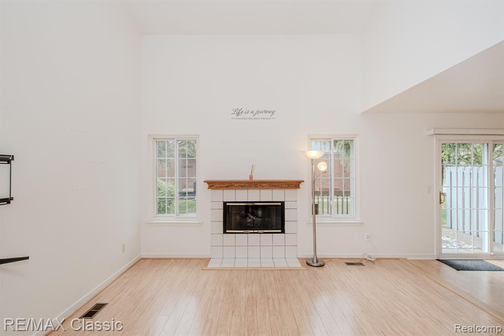 514 WINWOOD Circle, Walled Lake, MI 48390 — Photo 6