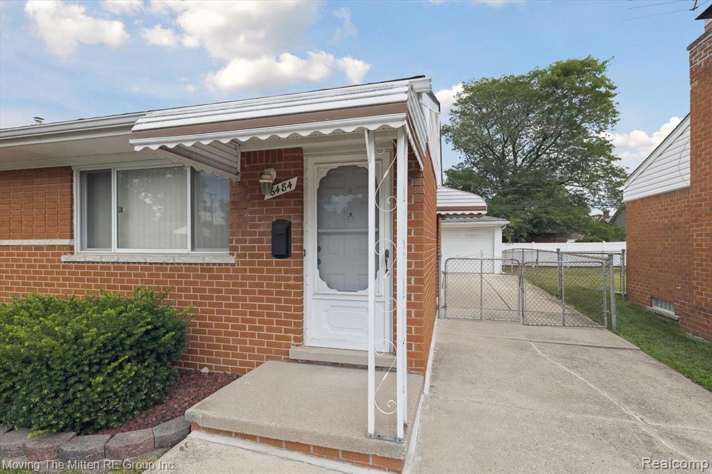 6484 Huntleigh Street, Garden City, MI — Photo 2