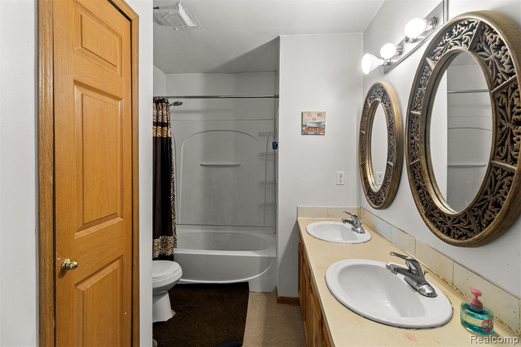 8068 Saint Marys Street, Detroit, MI 48228 — Photo 17