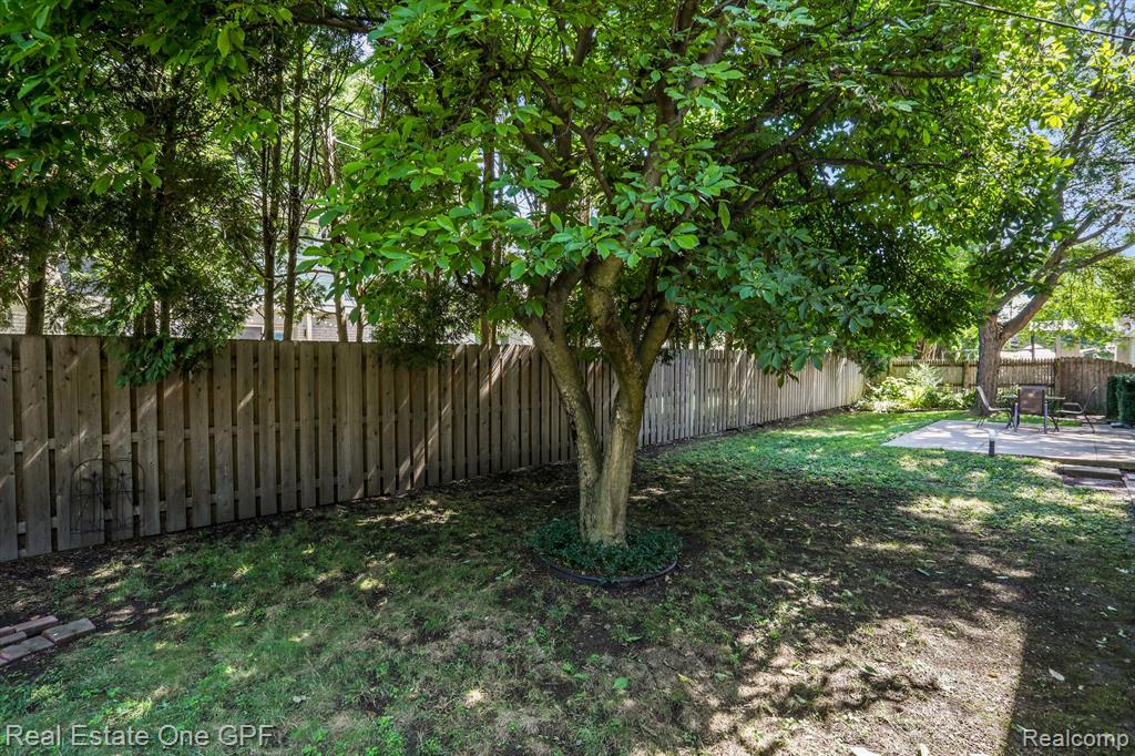724 S ROSEDALE, Grosse Pointe Woods, MI 48236 — Photo 30