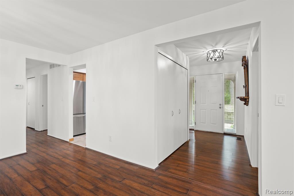 37161 DEER RUN Drive, Farmington Hills, MI 48331 — Photo 8