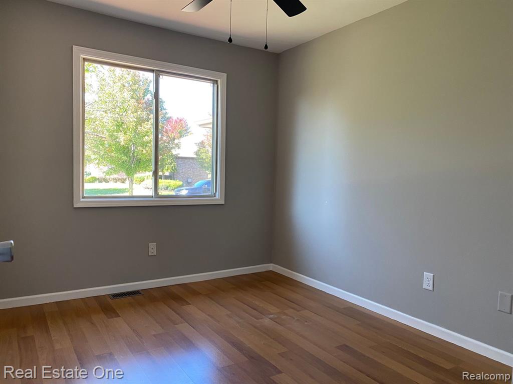 46552 MORNINGSIDE Drive, Macomb, MI 48044 — Photo 8