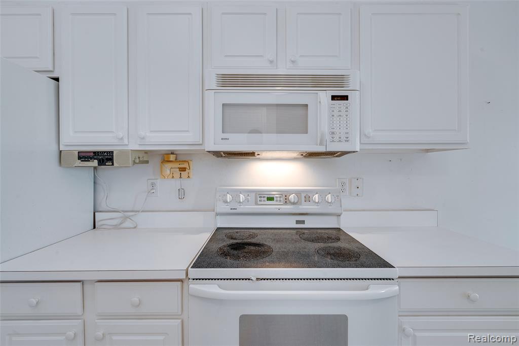 37306 Amhurst Drive, Westland, MI — Photo 17