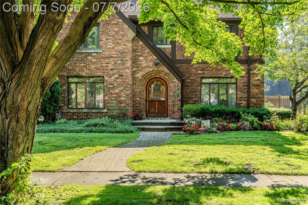 16580 Westmoreland Road, Detroit, MI 48219