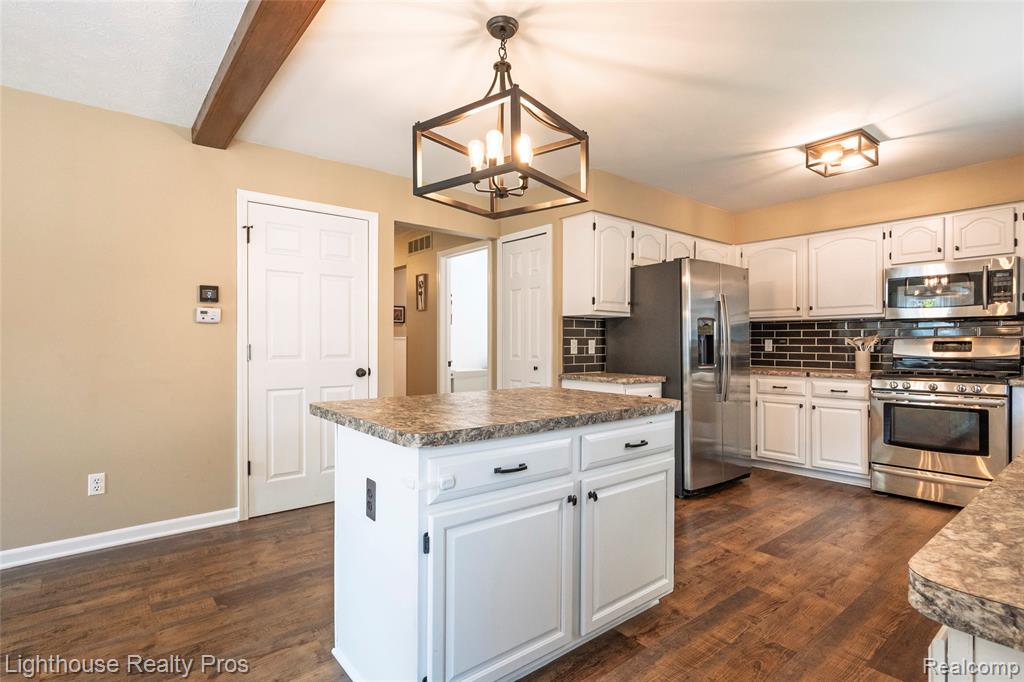 6713 Cheddar Valley Drive, Brighton, MI 48116 — Photo 17