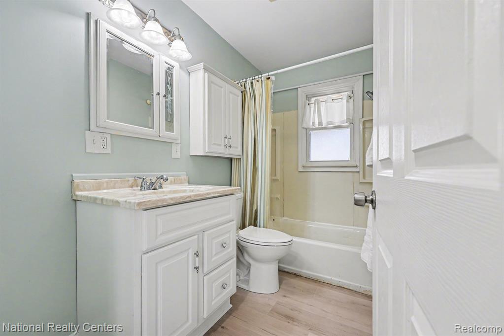 586 Bagley Street, Lake Orion, MI 48362 — Photo 10