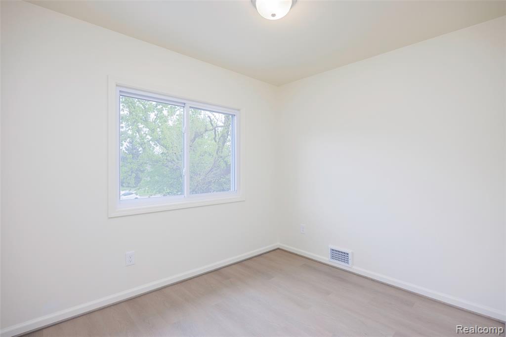20505 Ridgemont Road, Harper Woods, MI 48225 — Photo 22