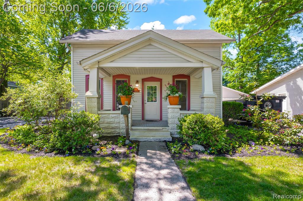 406 E Sherman Street, Holly, MI 48442
