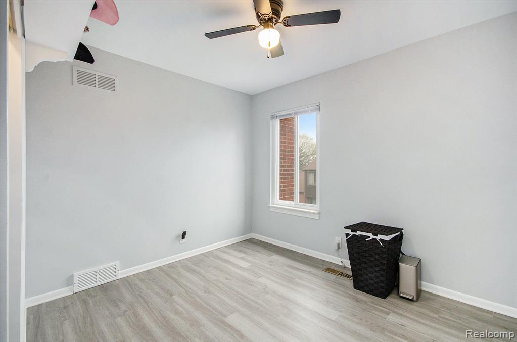 3045 Lindenwood Drive, Dearborn, MI 48120 — Photo 13