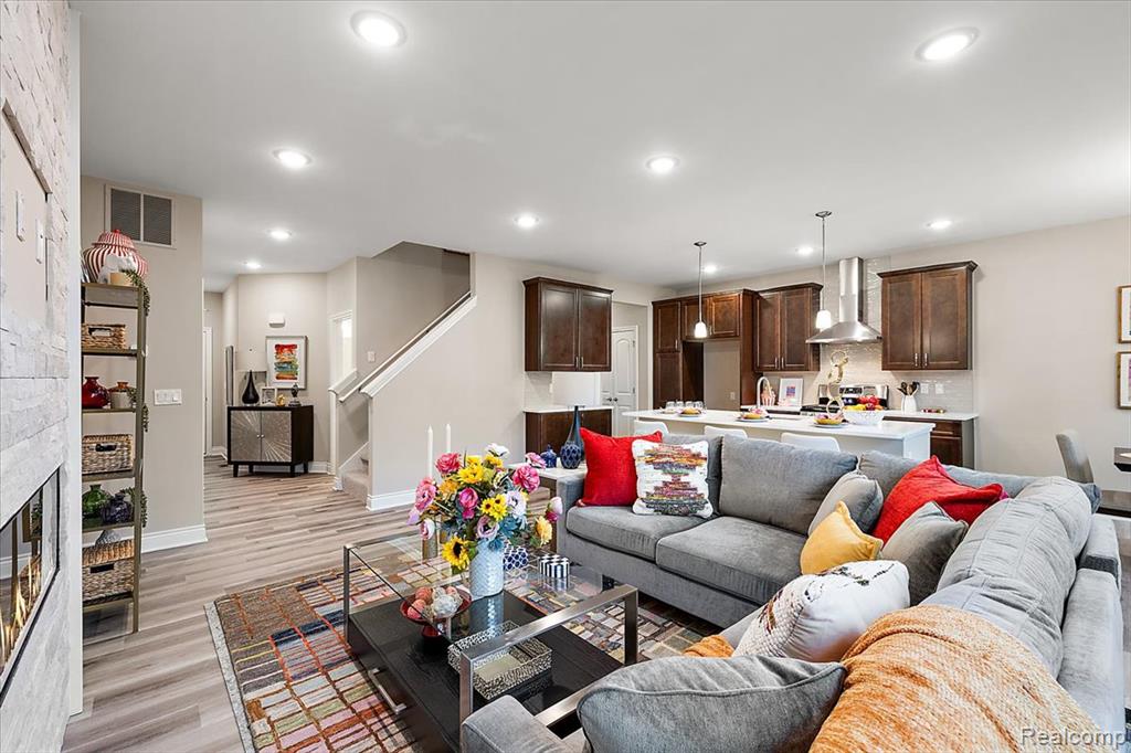 809 Cortland Ln, Troy, MI 48085 — Photo 2