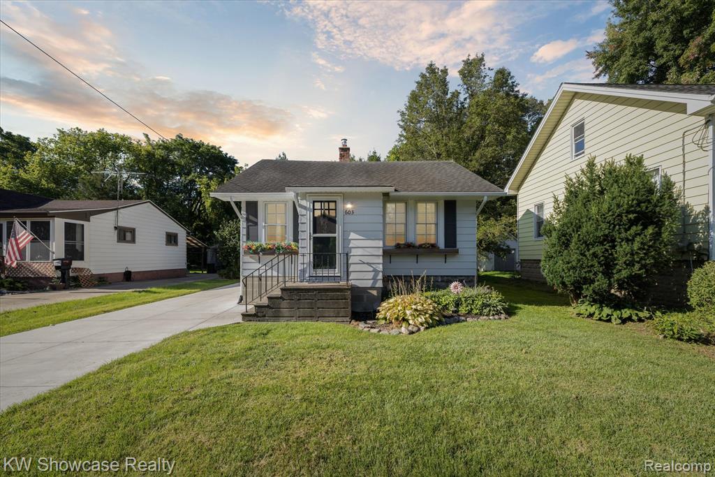 603 W Clinton Street, Howell, MI 48843 — front exterior