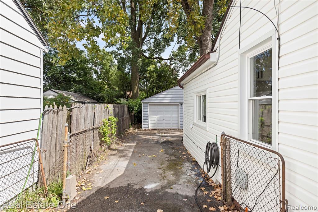 4521 COLUMBUS Street, Wayne, MI 48184 — Photo 25