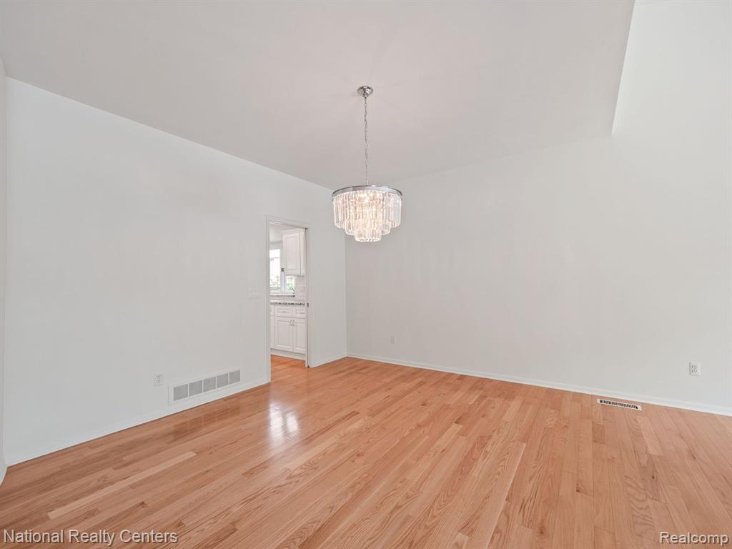 4888 WOODCLIFF HILL Road, West Bloomfield, MI 48323 — Photo 17