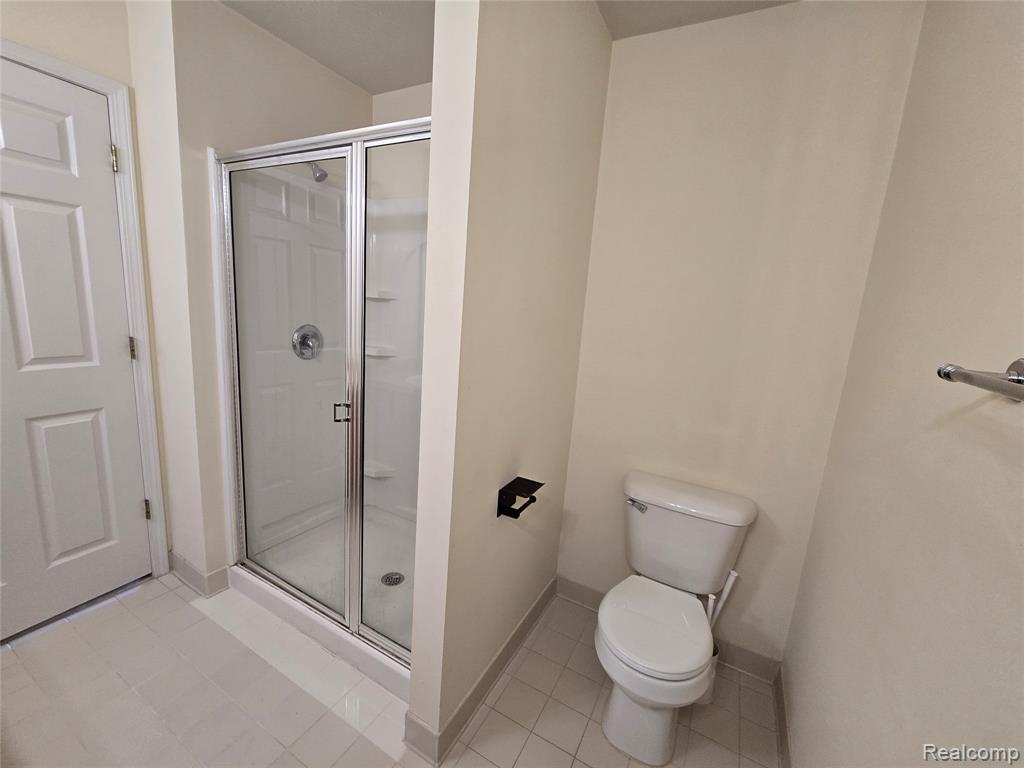 27635 Hidden Oaks Drive, Trenton, MI 48183 — Photo 12