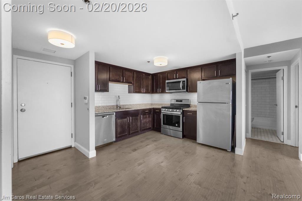 250 E Harbortown Drive, 607, Detroit, MI 48207 — Photo 9