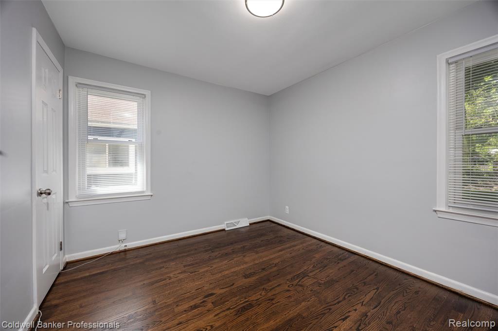 2050 Ridgemont Road, Grosse Pointe Woods, MI 48236 — Photo 9