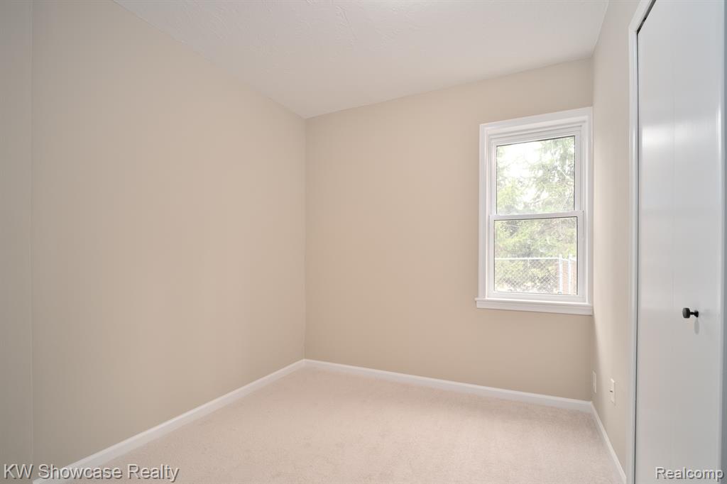 786 GLENGARY Road, Commerce Twp, MI 48390 — Photo 17