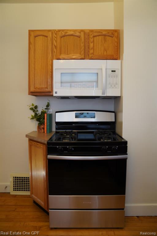 909 NOTTINGHAM Road, Grosse Pointe Park, MI 48230 — Photo 11