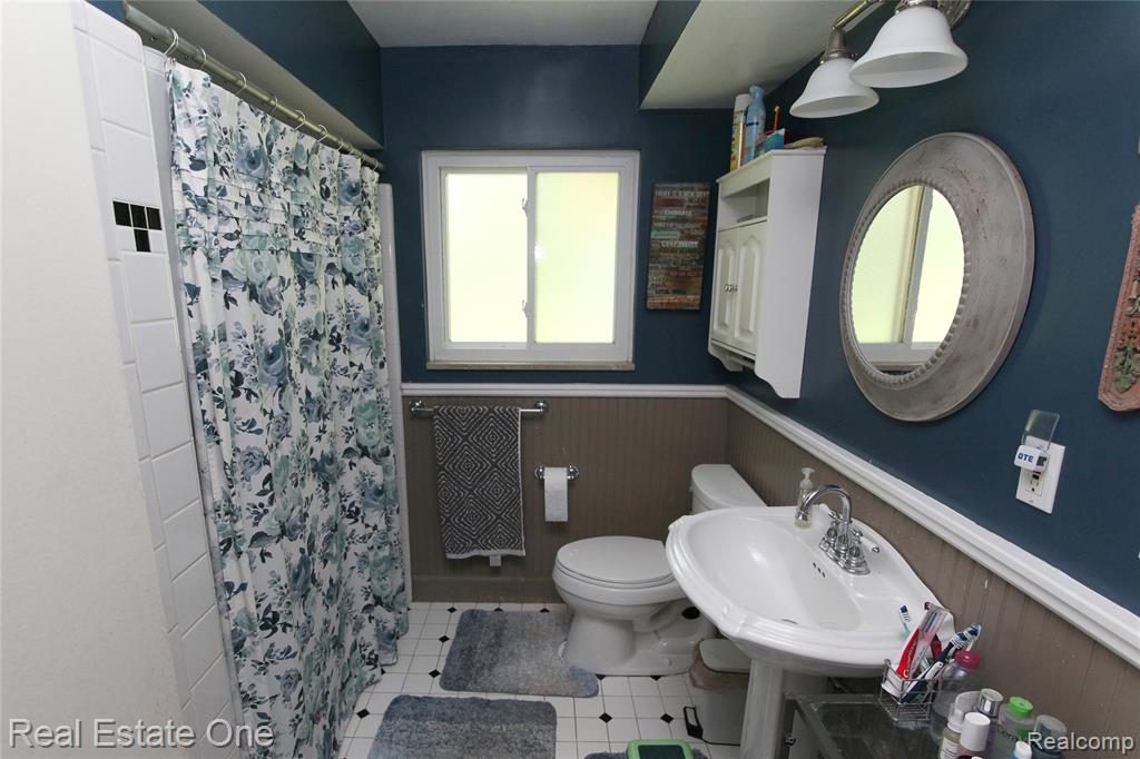 483 Rochdale Drive S, Rochester Hills, MI 48309 — Photo 24