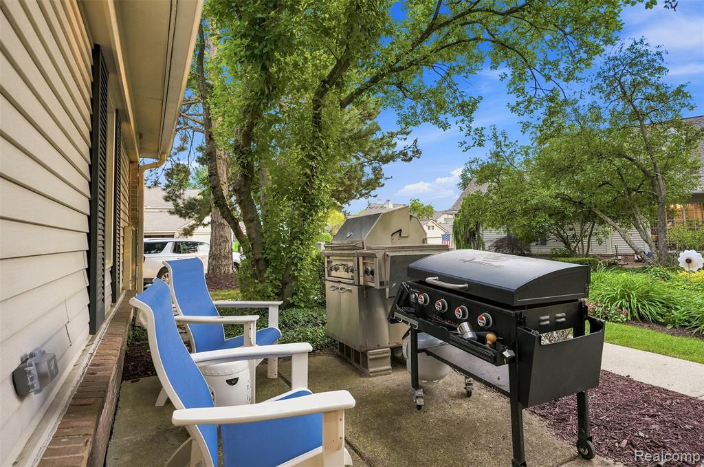6012 Danbury Court, West Bloomfield, MI — Photo 8