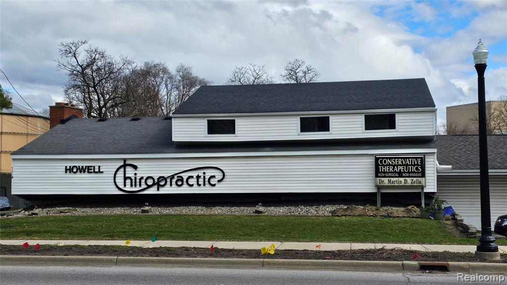 721 S Michigan, Howell, MI 48843 — front exterior