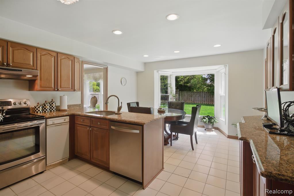 5389 Vincennes Drive, Bloomfield Hills, MI 48302 — Photo 31