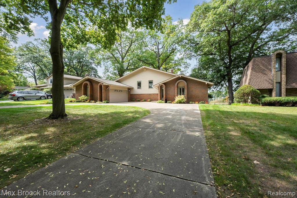 6026 Venice Drive, Commerce Twp, MI 48382 — Photo 4