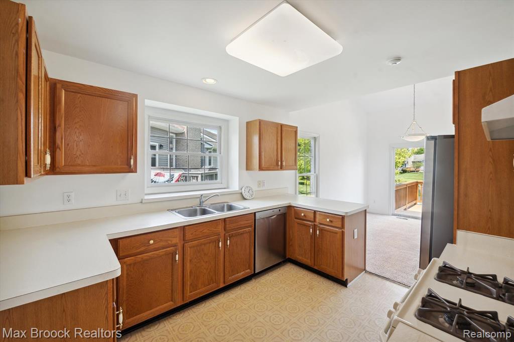 7364 GREEN MEADOW Lane, Canton, MI 48187 — Photo 12