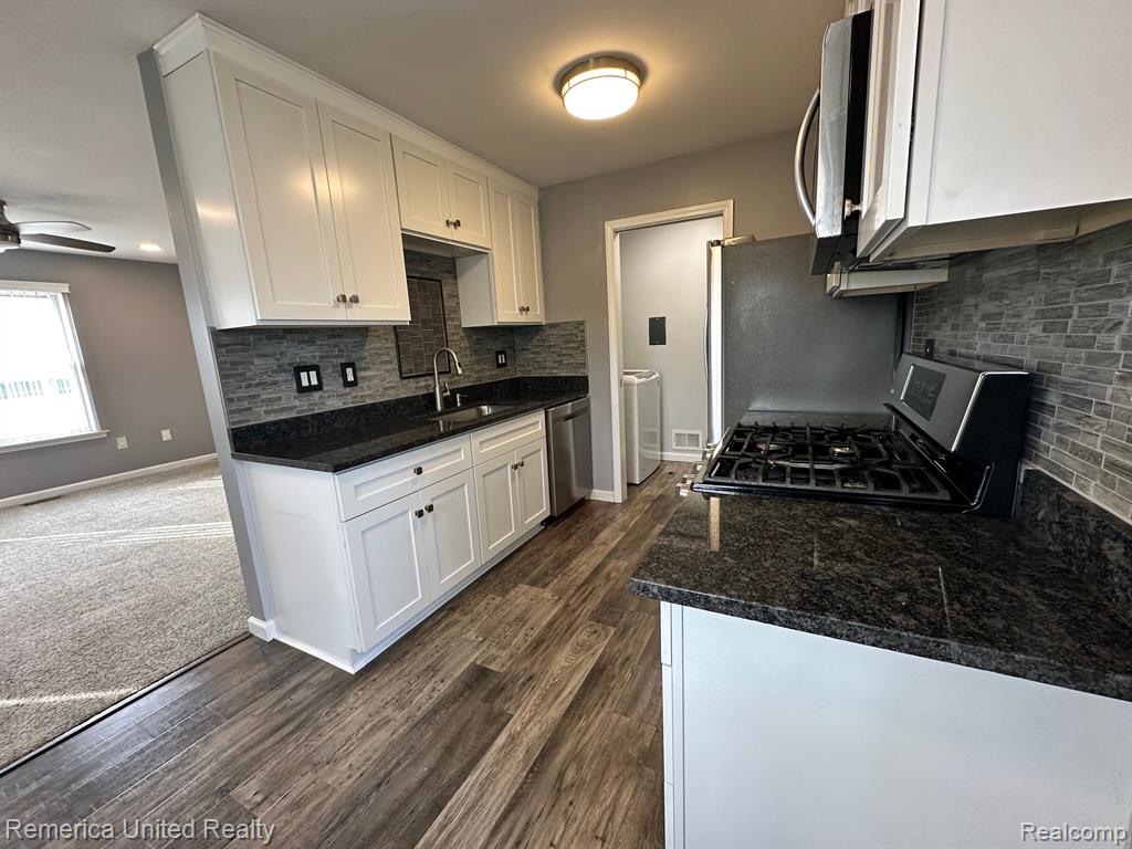 39717 VILLAGE WOOD Lane, Novi, MI — Photo 5