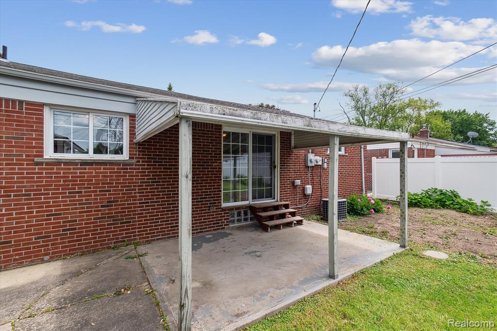 8242 MONROE Boulevard, Taylor, MI 48180 — Photo 25
