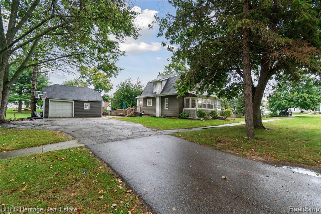 216 N SUMMIT, Webberville, MI 48892 — Photo 2