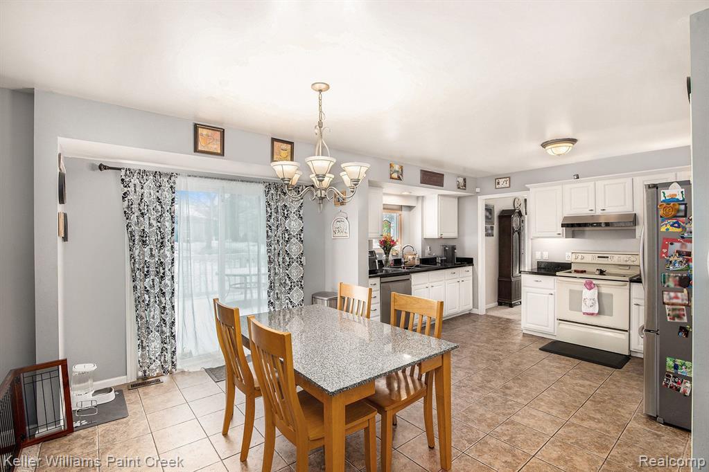 536 Thornehill Trail, Oxford, MI 48371 — Photo 7