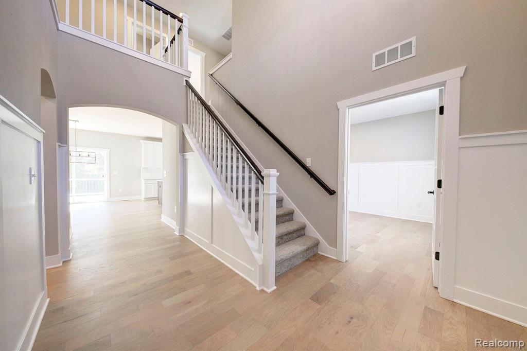 652 ROUND ROCK DR Drive, Howell, MI 48843 — Photo 2