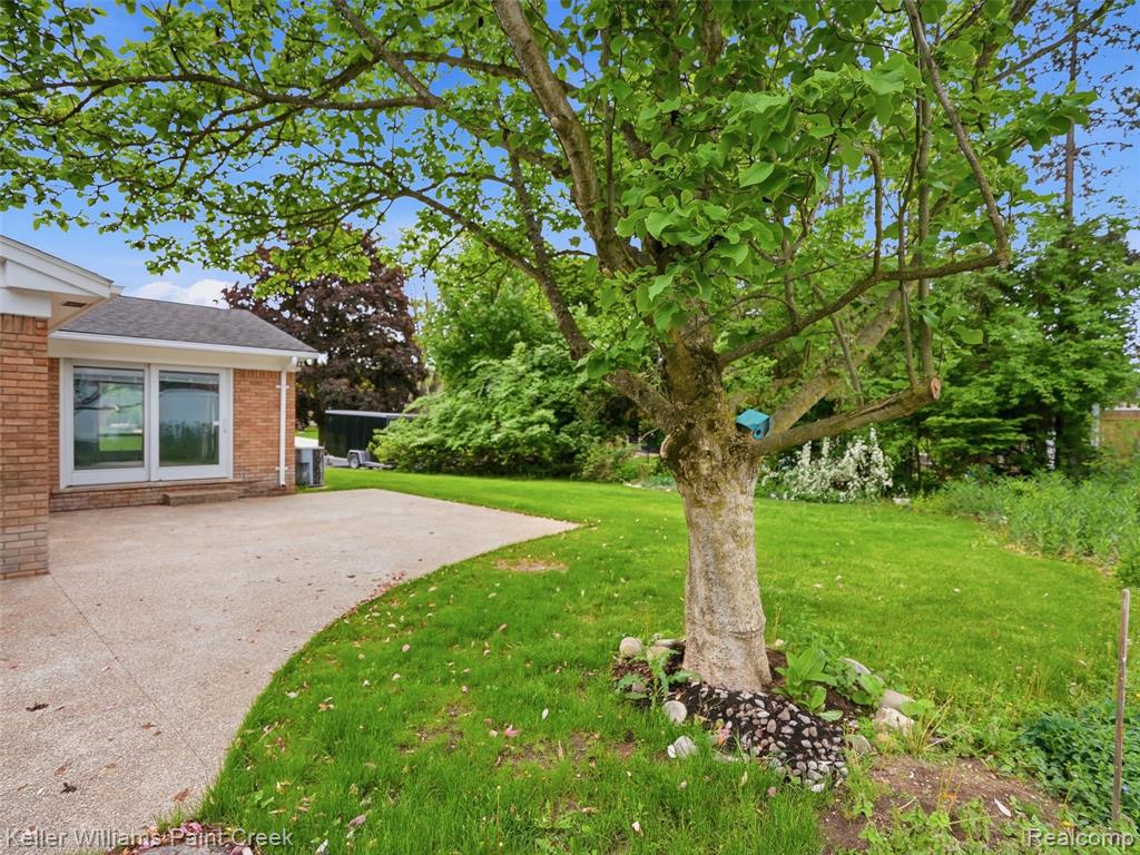 436 Broadleaf Drive, Rochester, MI 48306 — Photo 8