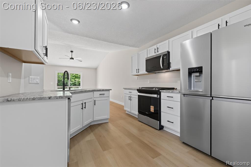3108 Falcon Drive, 25, Burton, MI 48519 — Photo 9
