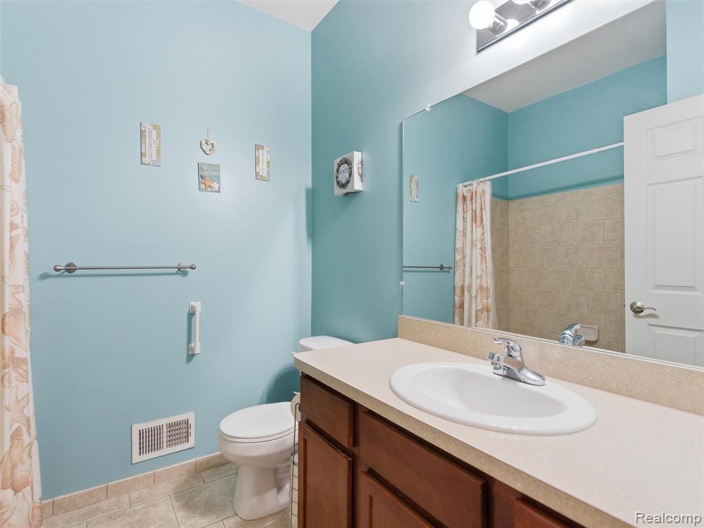56696 Long Island Drive, Shelby Twp, MI 48316 — Photo 9