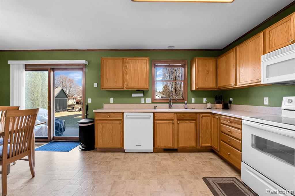 566 Webber Drive, Temperance, MI 48182 — Photo 26