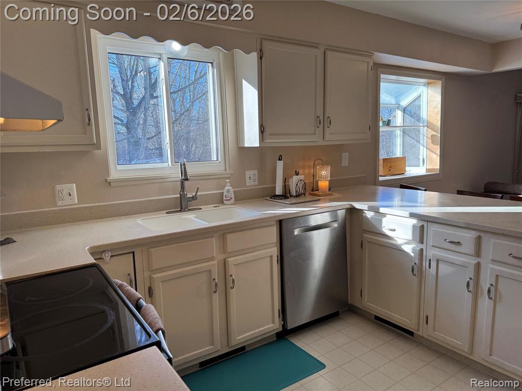 5736 Rothbury Court, Ypsilanti, MI 48197 — Photo 7