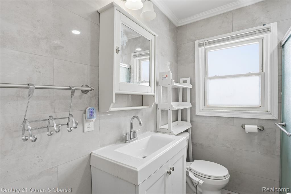 8227 Riverview Street, Dearborn Heights, MI 48127 — Photo 10