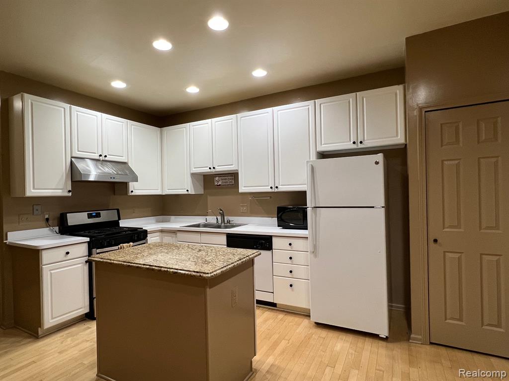 38255 SARATOGA Circle, Farmington Hills, MI 48331 — Photo 3