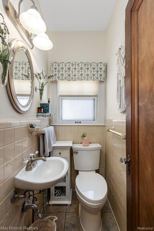 831 W OAKRIDGE Street, Ferndale, MI 48220 — Photo 19