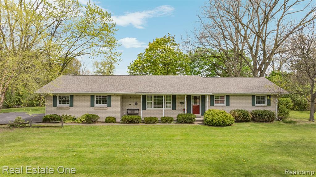 1675 Ledbury Drive, Bloomfield Hills, MI 48304 — front exterior